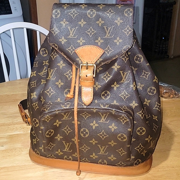 🚨Montsouris GM backpack clean W/ Coa - Picture 4 of 15